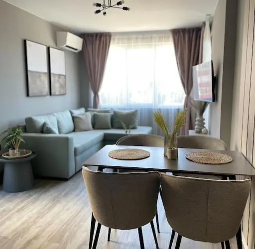 Апартамент Villi's Бургас